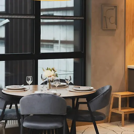 Apartment Loft Near The Old Town Parking & Balcony By Renters