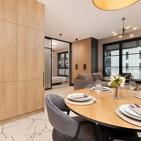 Apartment Loft Near The Old Town Parking & Balcony By Renters