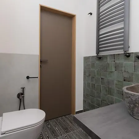 Loft Near The Old Town Parking & Balcony By Renters Apartment