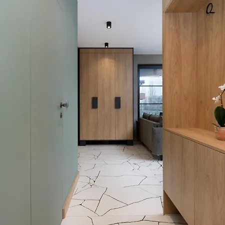 Apartment Loft Near The Old Town Parking & Balcony By Renters