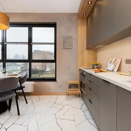 Apartment Loft Near The Old Town Parking & Balcony By Renters